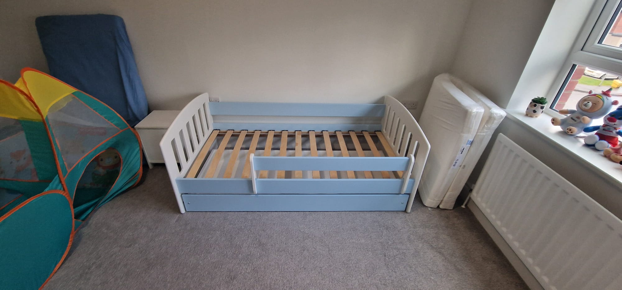 Toddler bed assembly